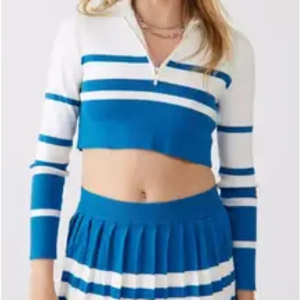 Sexy preppy tennis 🎾 look. Blue and White Pleated Mini Skirt & quarter zip crop